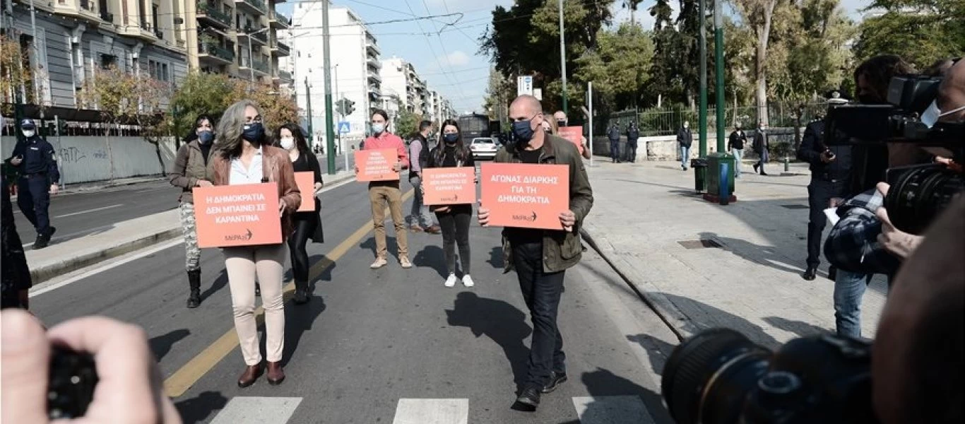 Πολυτεχνείο: Στην Πατησίων ο Γ.Βαρουφάκης και άλλα έξι μέλη του ΜέΡΑ25 (βίντεο)